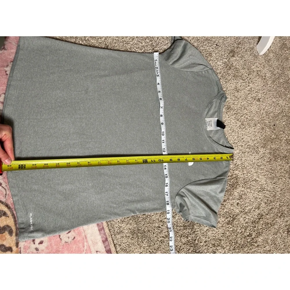 The North Face Womens Grey FlashDry Short Sleeve T-Shirt Size L Workout Hiking - Picture 7 of 7
